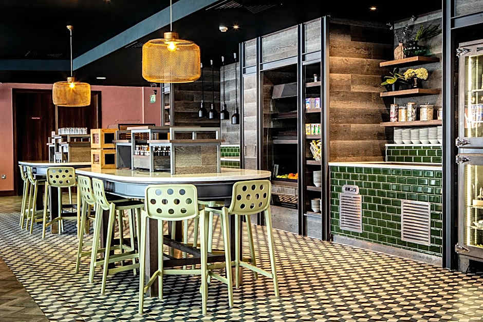 Waterfront Southport Hotel