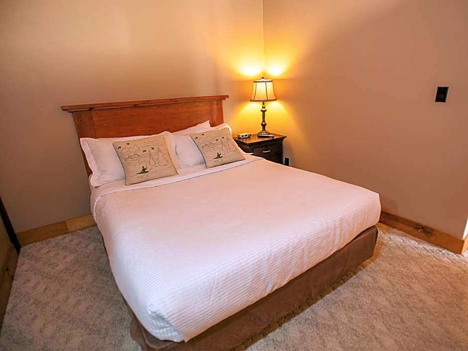 Foto 1 di 8 di 1 Queen Bed Suite