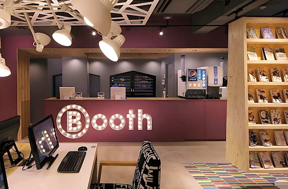 Booth Netcafe & Capsule