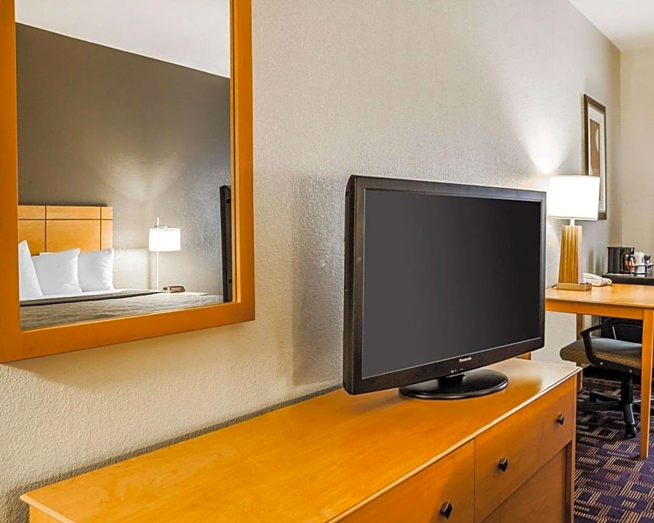 Quality Inn & Suites Des Moines Airport