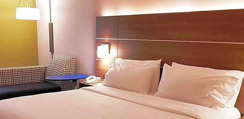 Holiday Inn Express and Suites Surrey By IHG