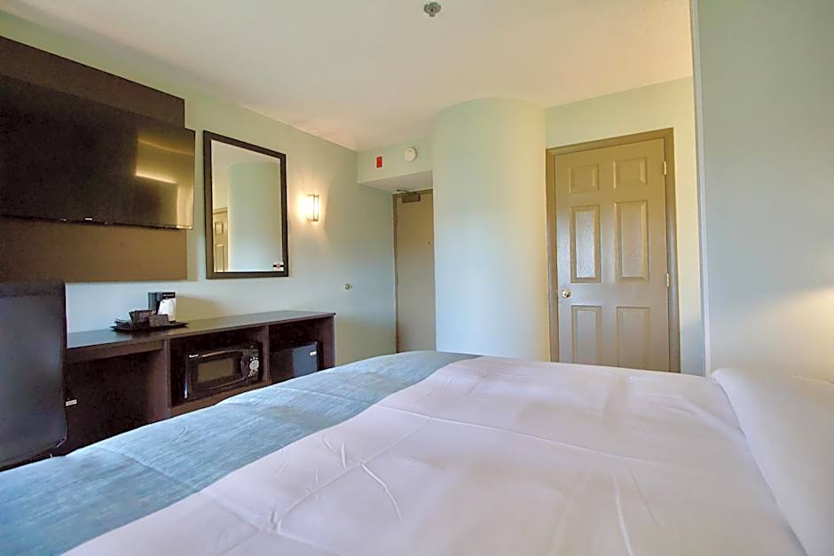 Wingate by Wyndham Salisbury