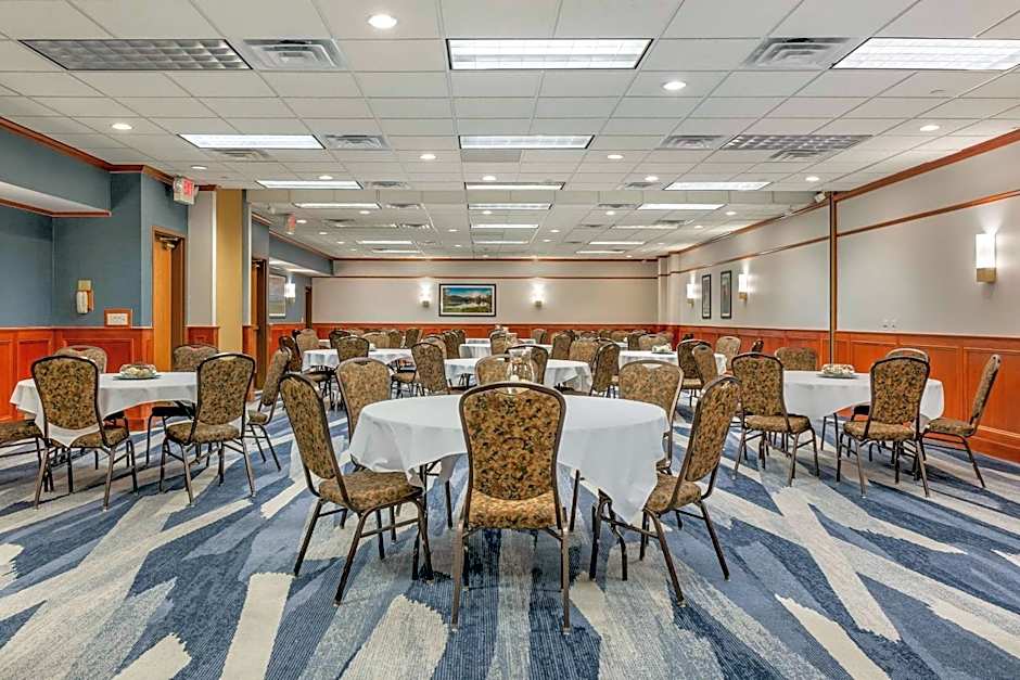 Comfort Inn & Suites Rapid City near Mt Rushmore