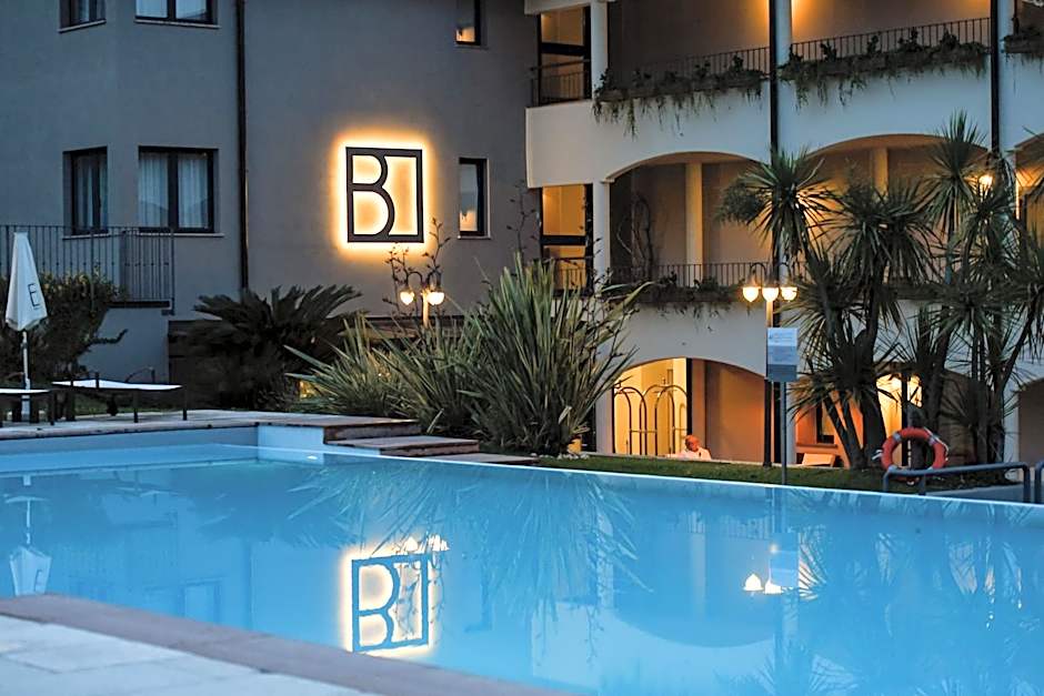 Bella Hotel & Restaurant with private dock for mooring boats