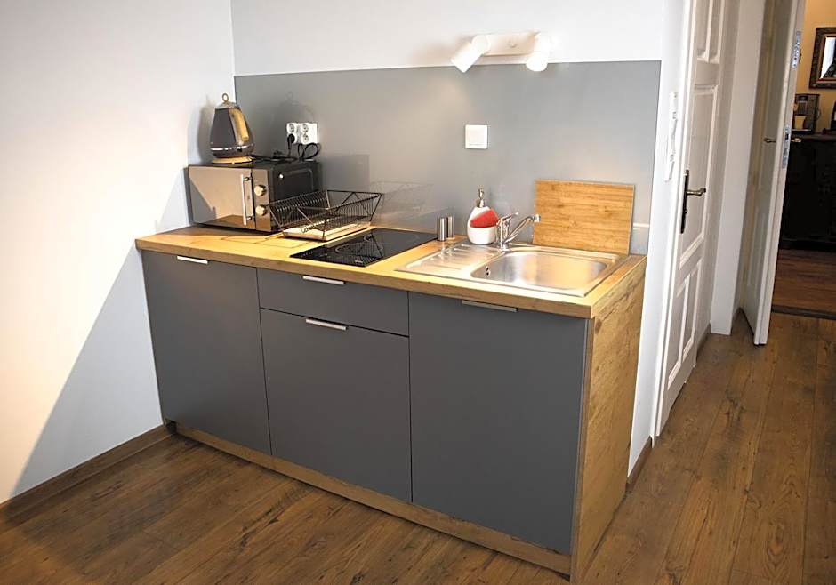 Oak Tree Old Town Apartments