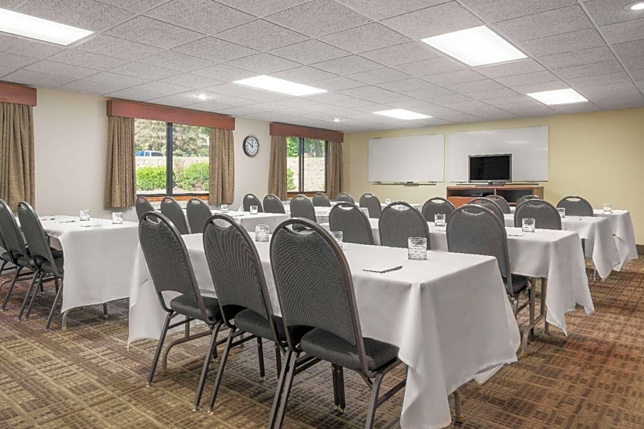 AmericInn by Wyndham Lake City