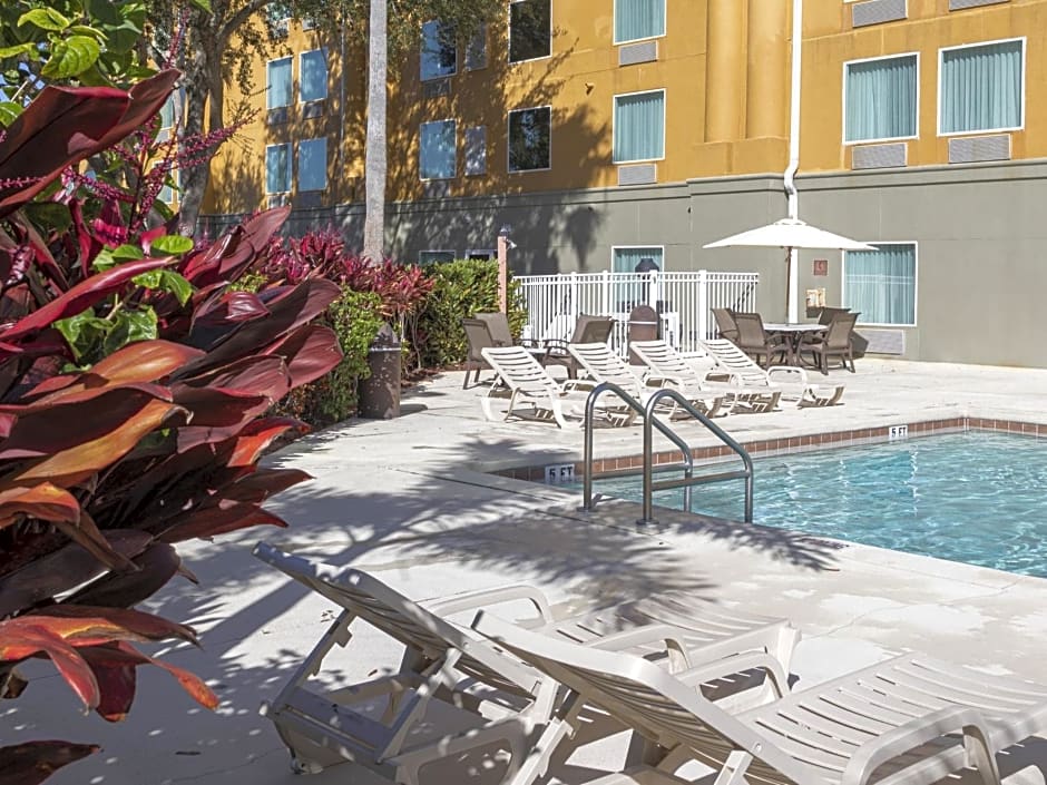 Galleria Palms Hotel