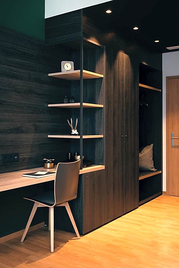 TARGET WORLD Hunter's Lodge