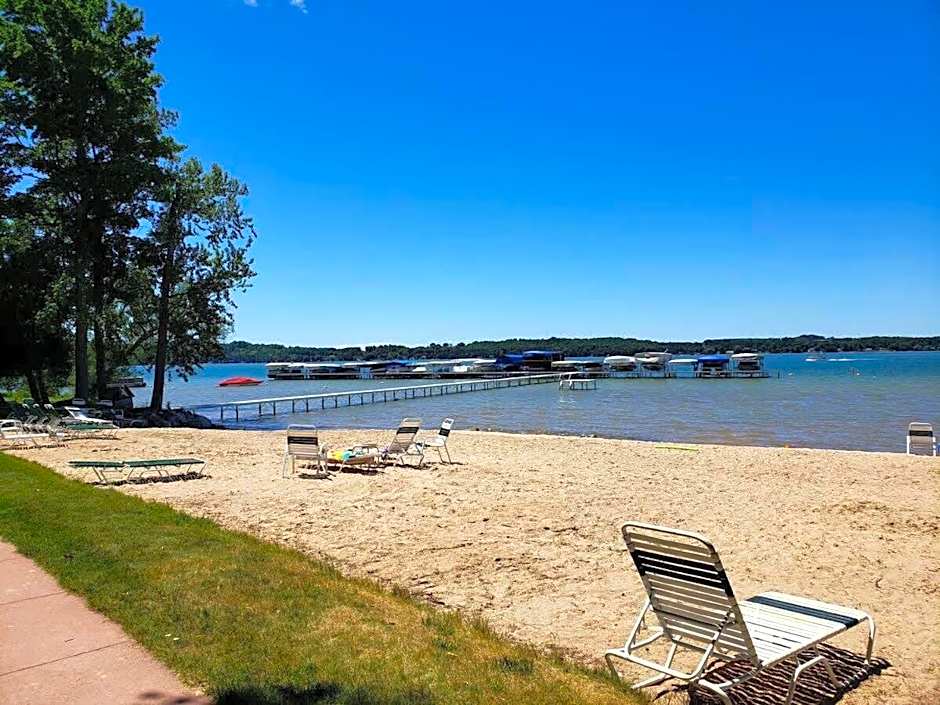 Shanty Creek, Condo, Golf ,Sleeps 4, Pets welcome!