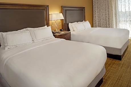 Queen Room with Two Queen Beds and Bath Tub - Mobility Accessible