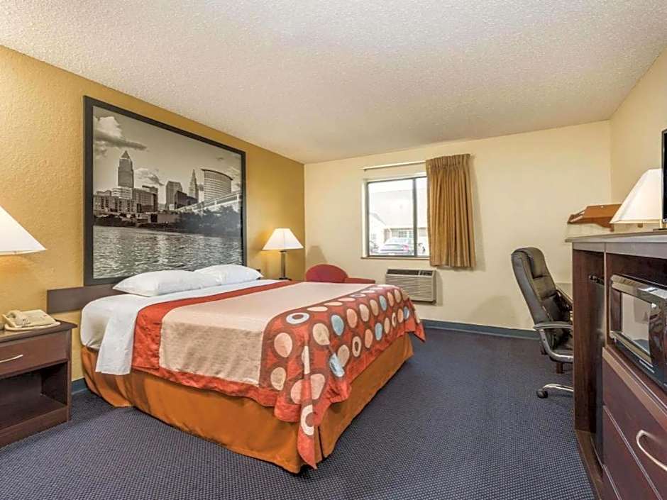 Super 8 by Wyndham Franklin/Middletown Area