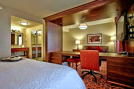 King Room with Mountain View - Non-Smoking
