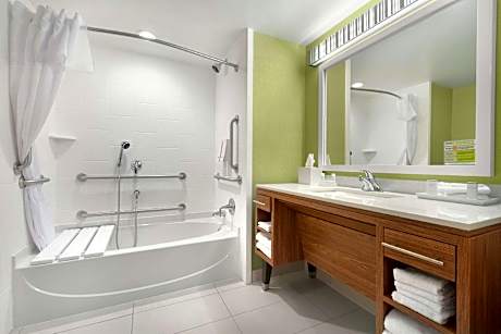 1 King Accessible Bathtub Suite Nonsmoking