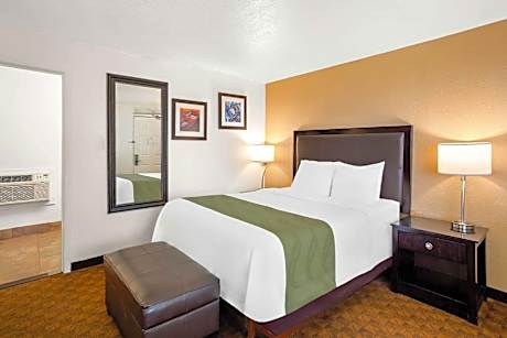 Queen Room - Non-Smoking