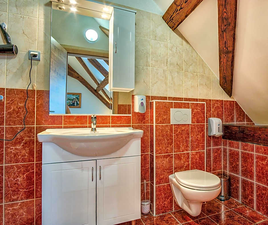 Hiša Linhart, Hotel & Restaurant