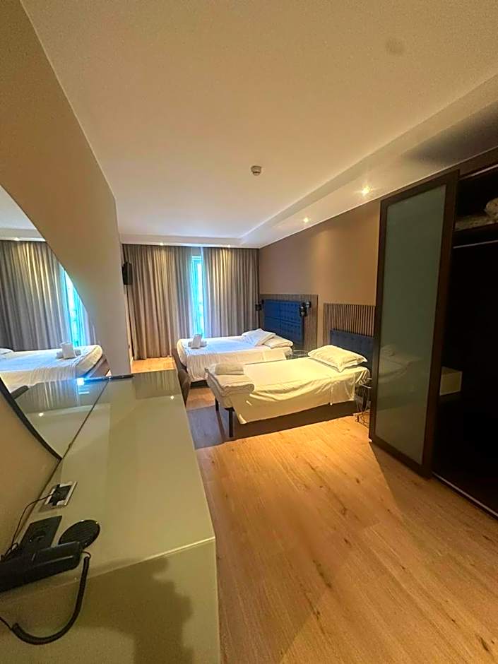 Aston Hotel