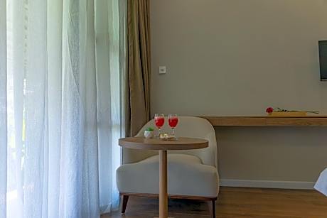 Deluxe Lake View Twin Room