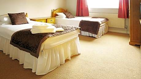 Family Room (2 Adults + 1 Child)