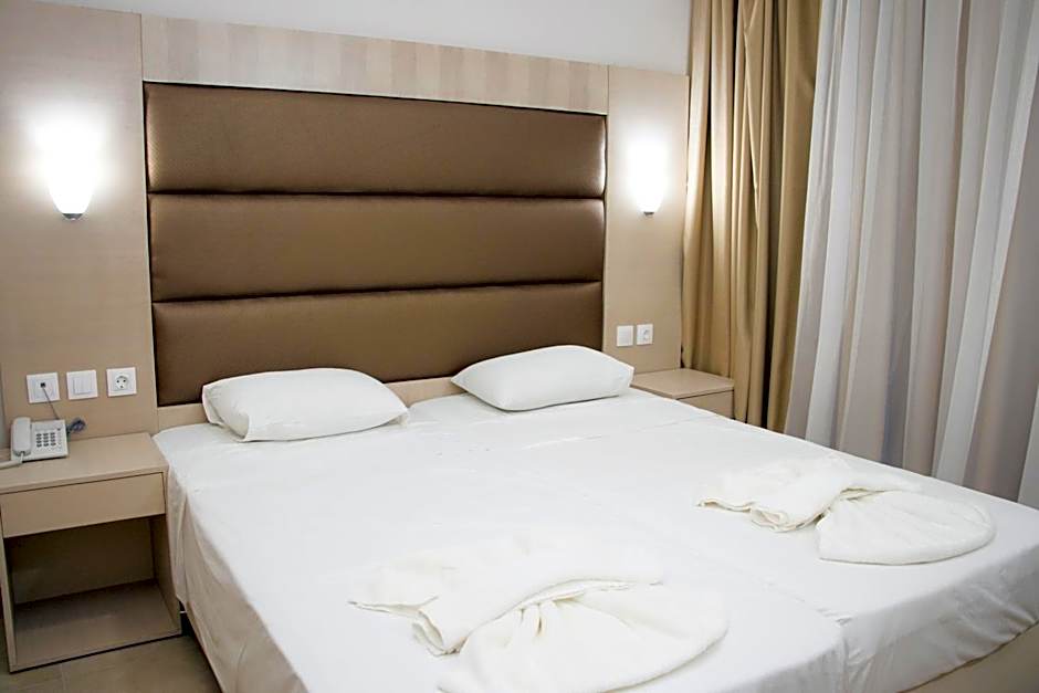 Photo 1 of 4 of Triple Room