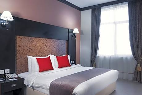 Deluxe Queen Room