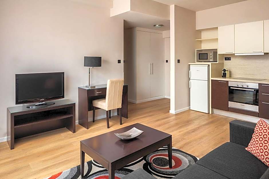 Escala Hotel & Suites