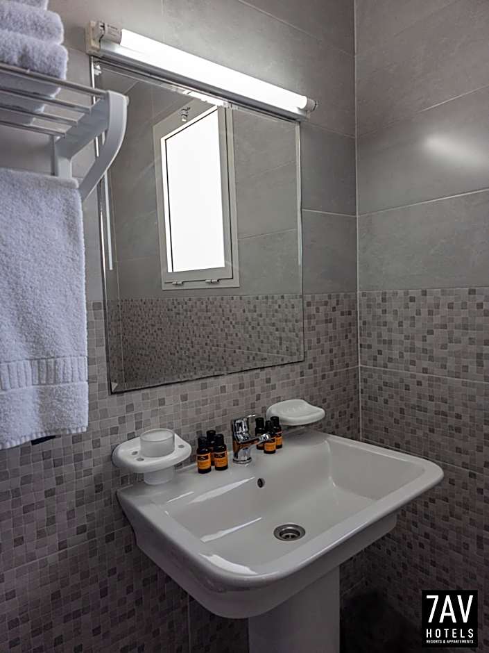 L'escale Appart-hôtel By 7AV HOTELS