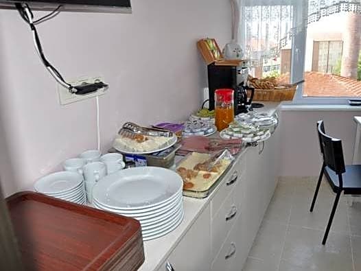 Huxley Hotel and Aparts Old City