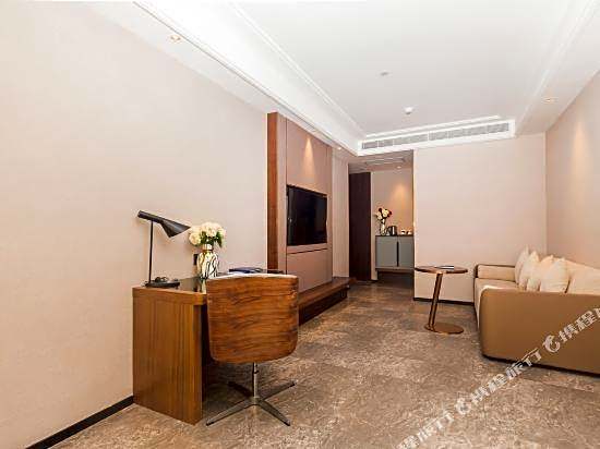 Yeste International Hotel (Helong Store)