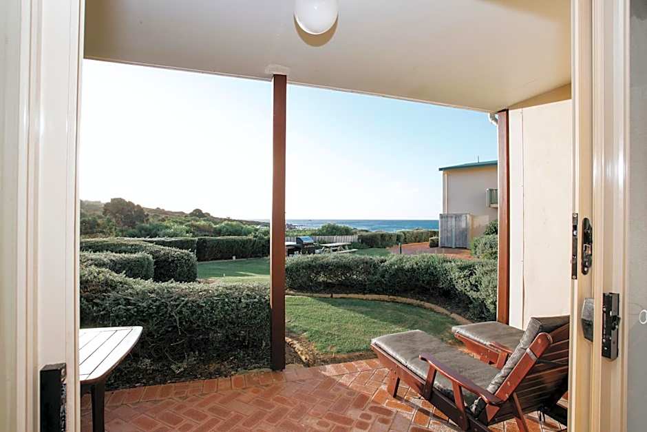 Canal Rocks Beachfront Apartments