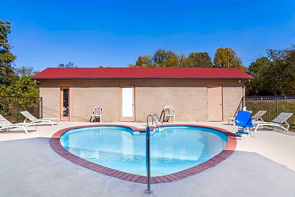 Travelodge by Wyndham Clarksville