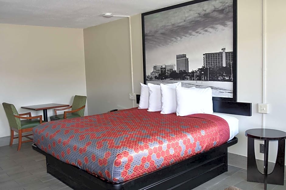 Super 8 by Wyndham Biloxi