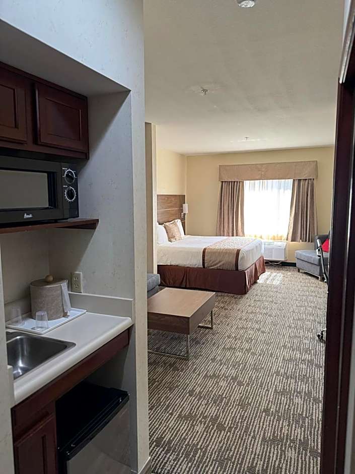 Evergreen Inn and Suites