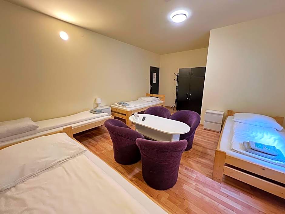 ETNA - Hostel -Noclegi Rzeszów 24 Pokoje -PARKING-
