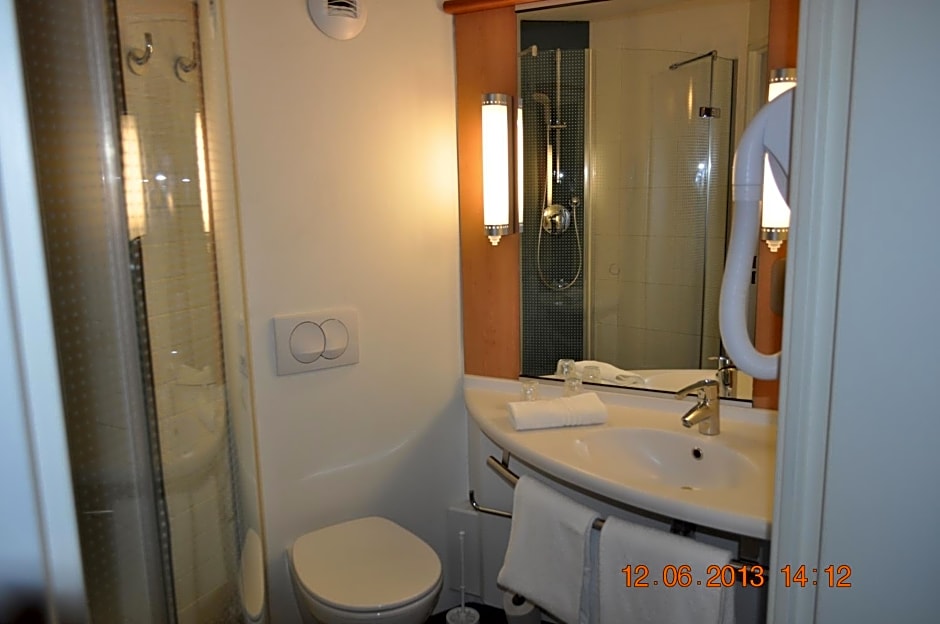 ibis Istres Trigance