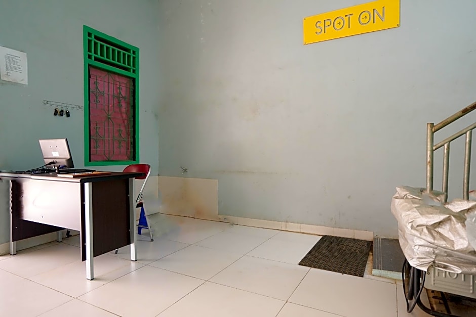 OYO 2738 818 Home Stay