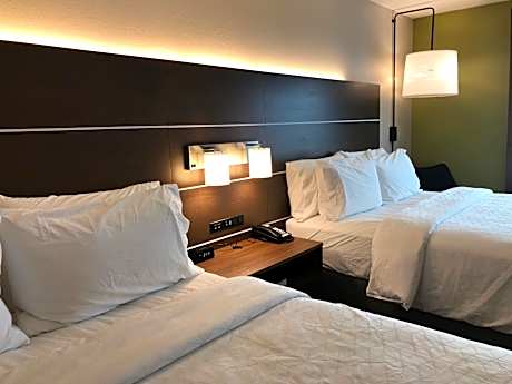 2 Queen Beds Standard