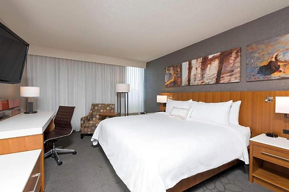 The Center Hotel Grand Rapids Airport