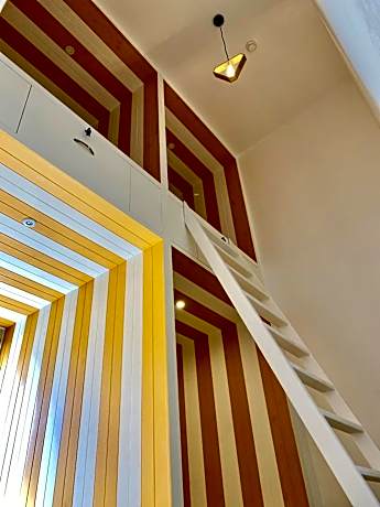 Double Bed in a Mixed Dormitory with 4 Beds