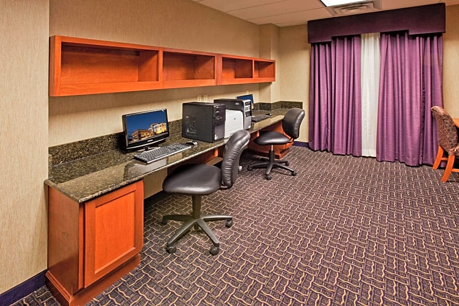 Holiday Inn Express Hotel and Suites Ada By IHG