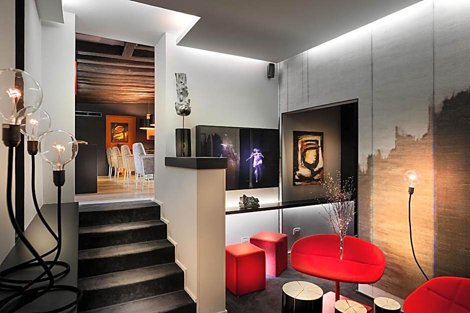 Charming House DD724