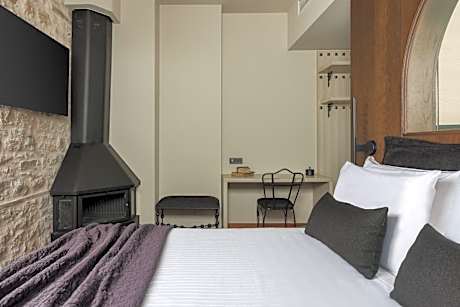 Premium Suite with Fireplace