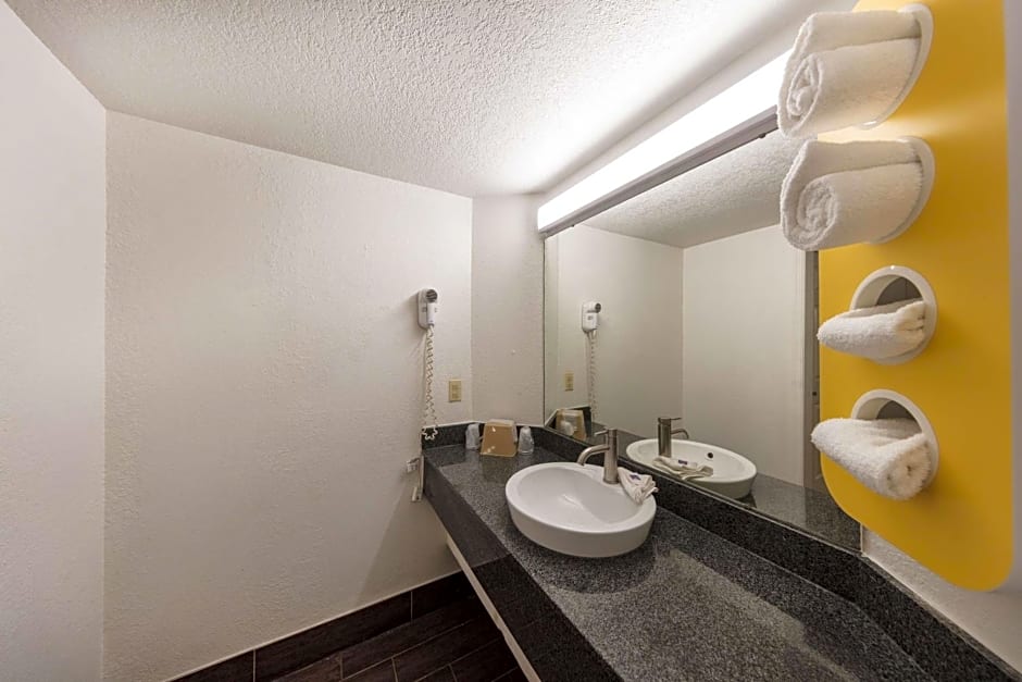 Motel 6-Knoxville, TN
