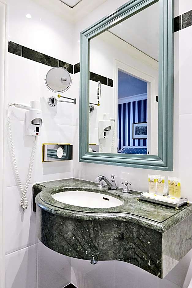 Golden Tulip Washington Opera