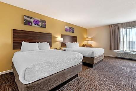 Quadruple Room with Two Queen Beds - Non Smoking