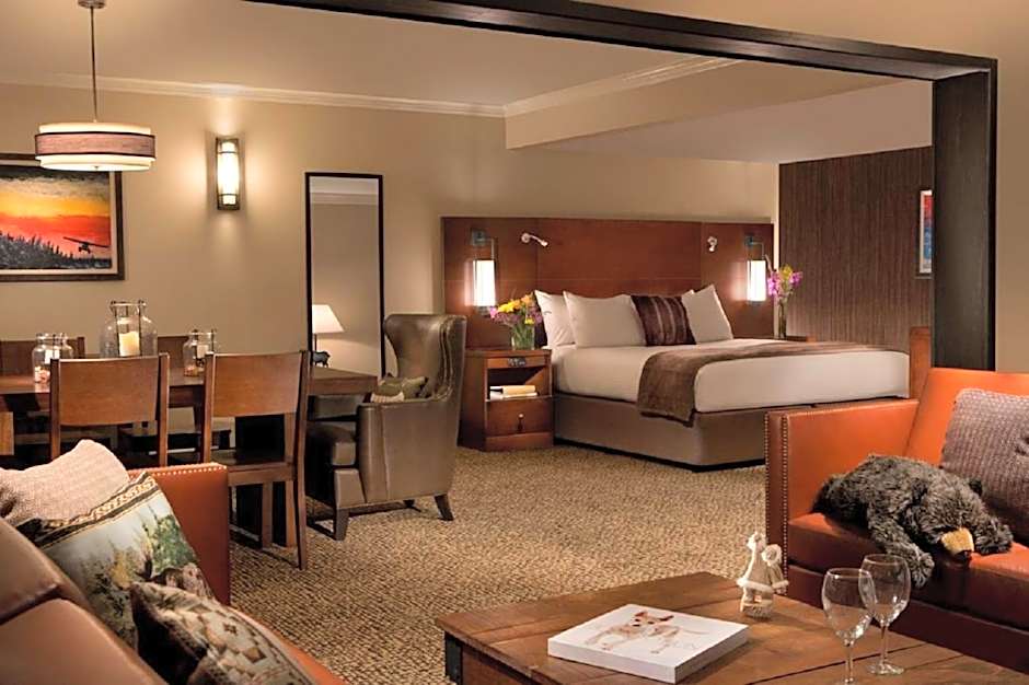 The Lakefront Anchorage - A Millennium Hotel