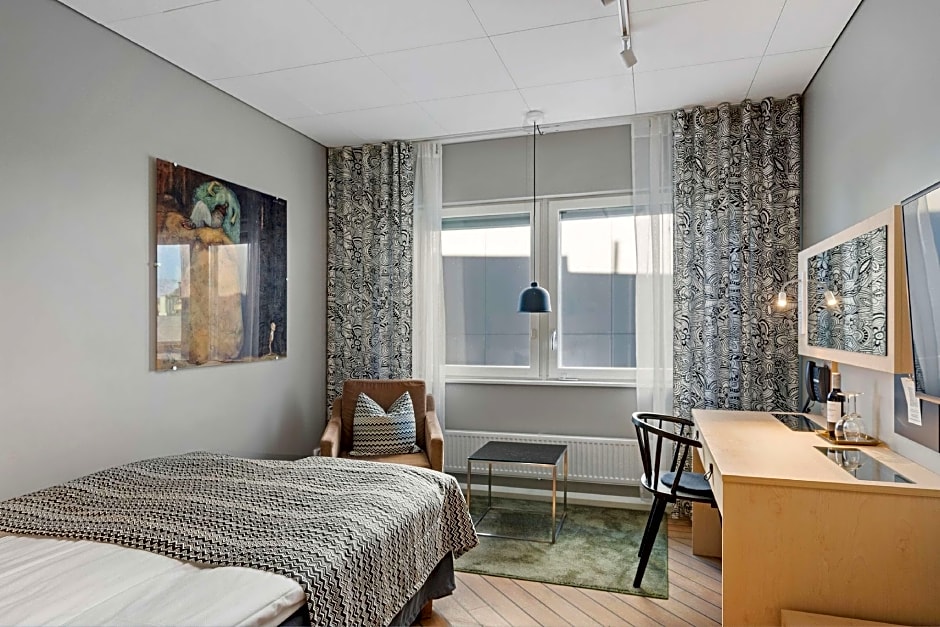 Photo 1 of 13 of Economy 1 Double Bed