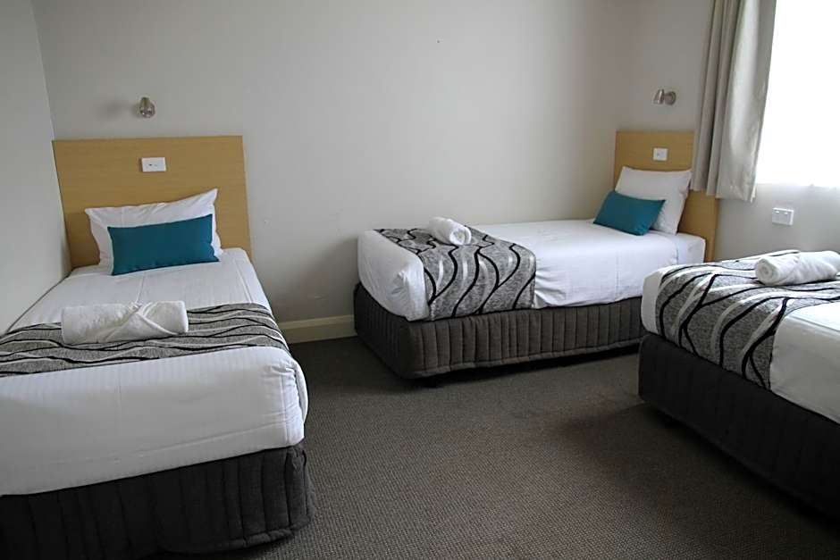 Country Gardens Motel