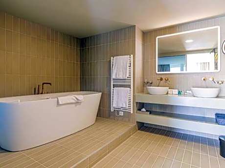Vitality King Suite with Balcony and Panoramic View