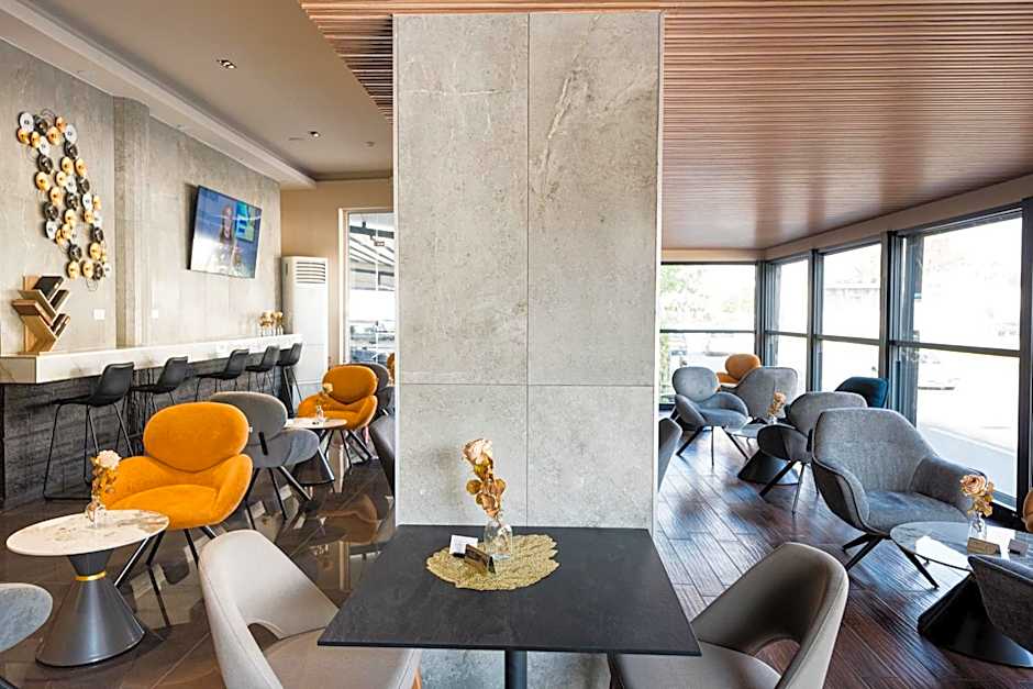 Rise Hotel