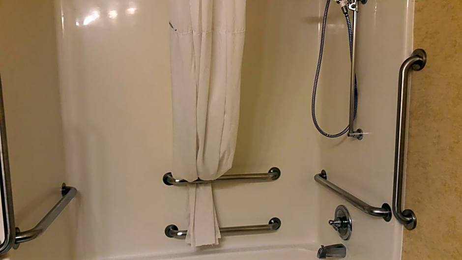 Days Inn & Suites by Wyndham Vancouver